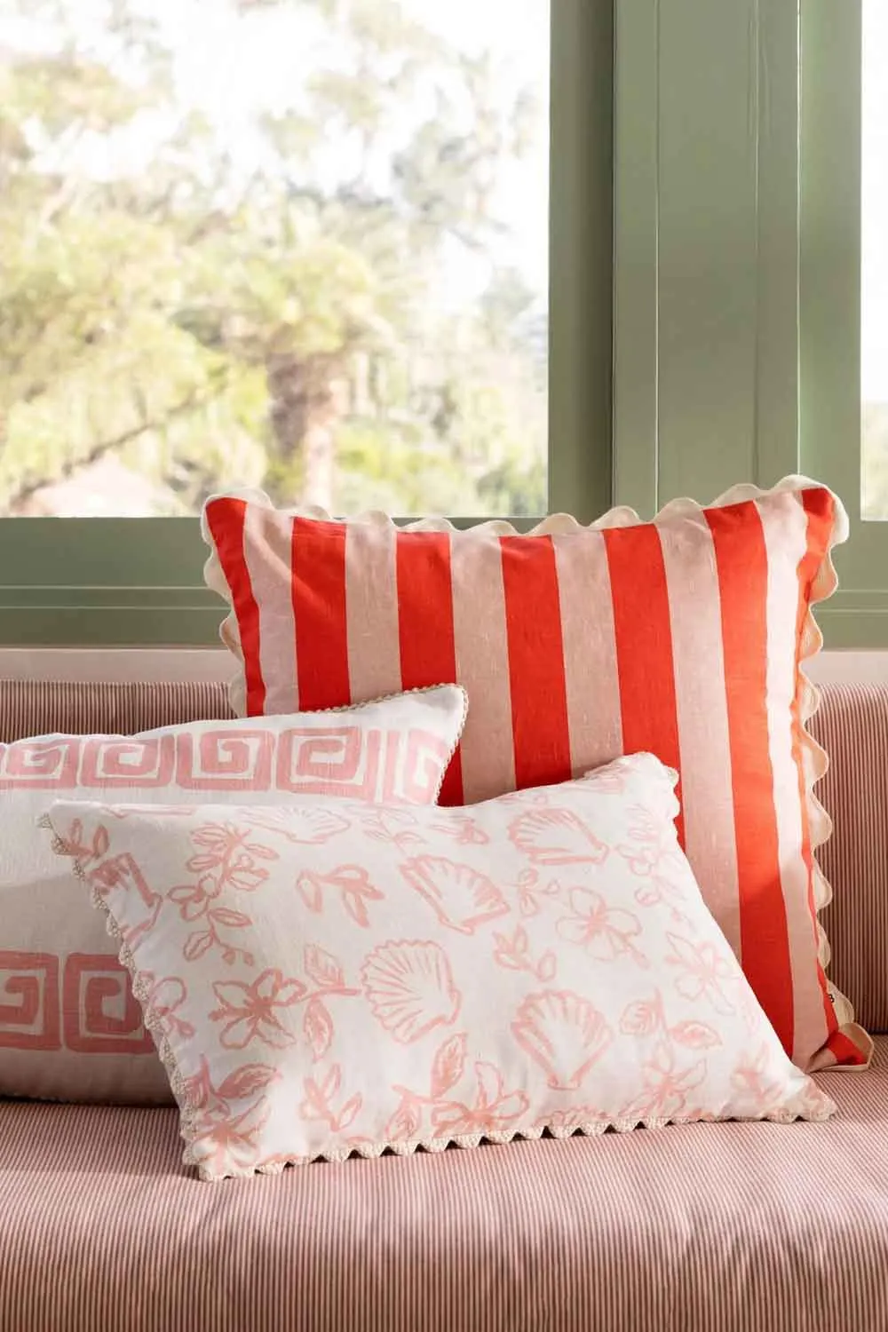 BONNIE AND NEIL F/CUSHION STRIPE RED PINK 60CM