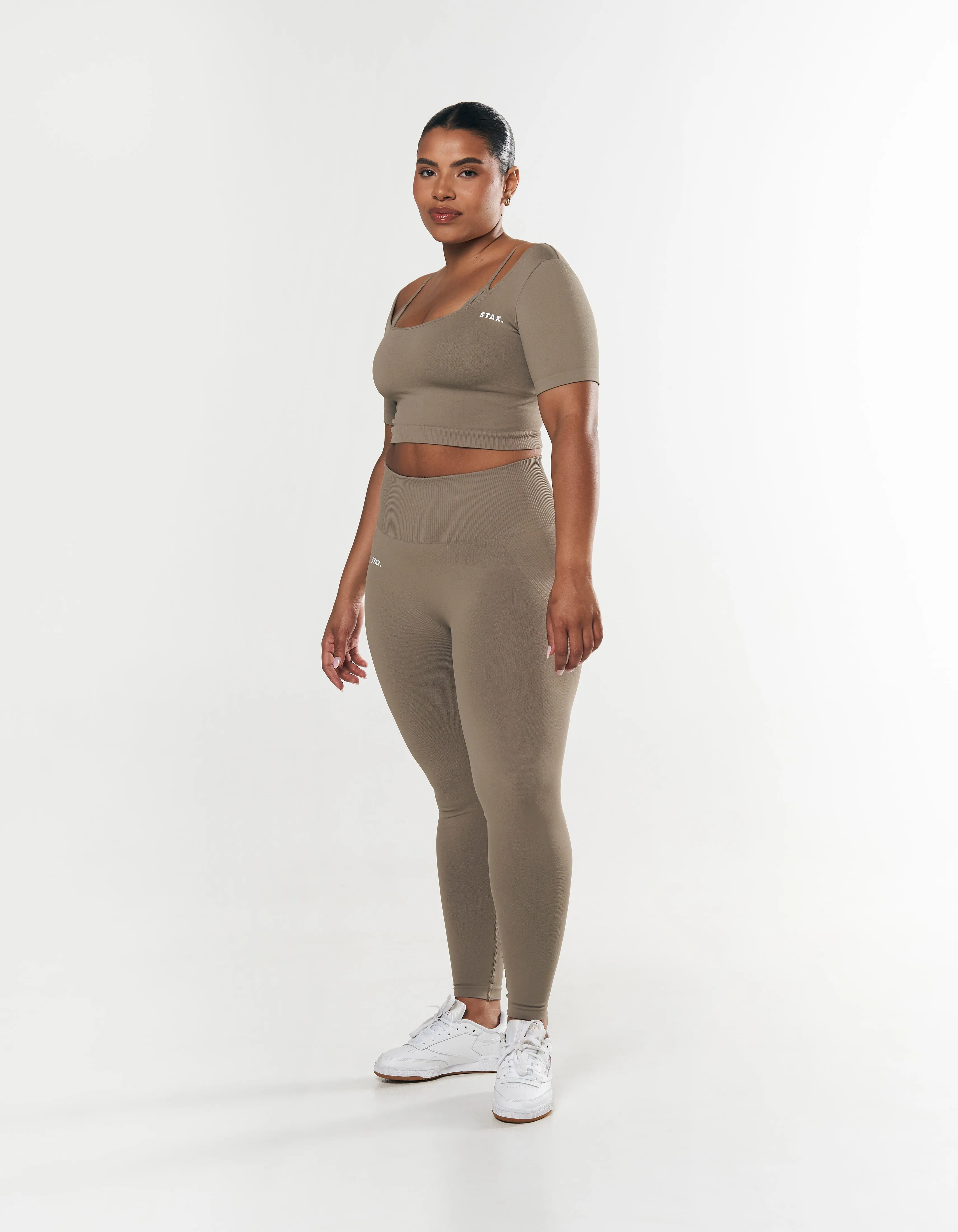 Premium Seamless Scoop Tee - Brown